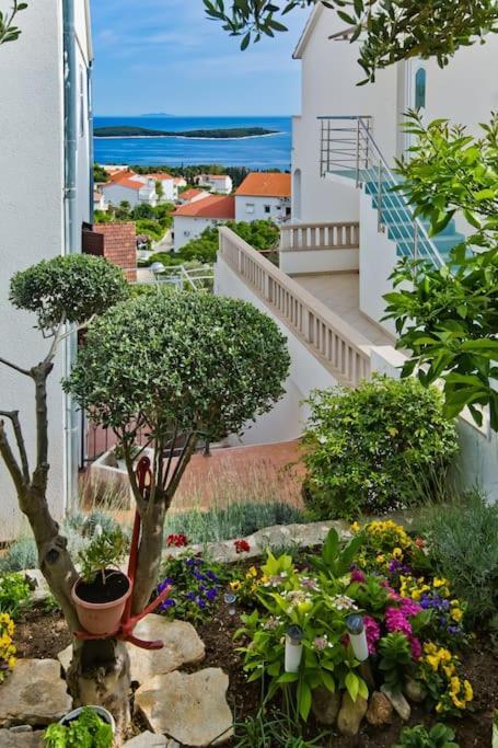 Apartman Tino With Two Sunny Terace Hvar Town Exteriör bild