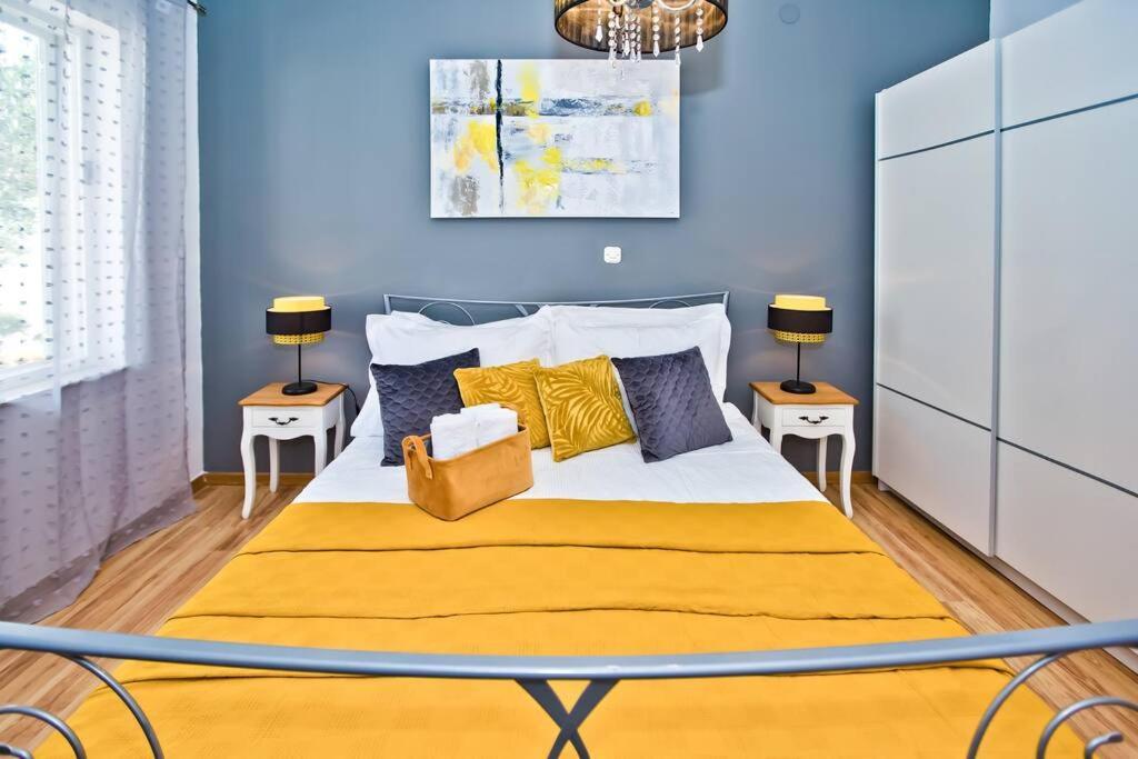 Apartman Tino With Two Sunny Terace Hvar Town Exteriör bild