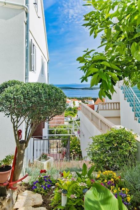 Apartman Tino With Two Sunny Terace Hvar Town Exteriör bild