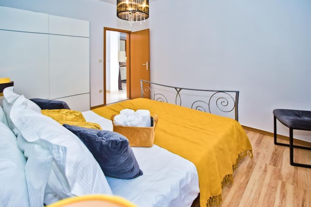 Apartman Tino With Two Sunny Terace Hvar Town Exteriör bild
