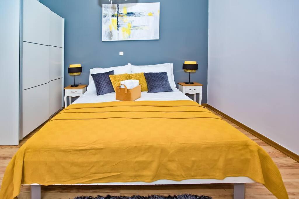 Apartman Tino With Two Sunny Terace Hvar Town Exteriör bild