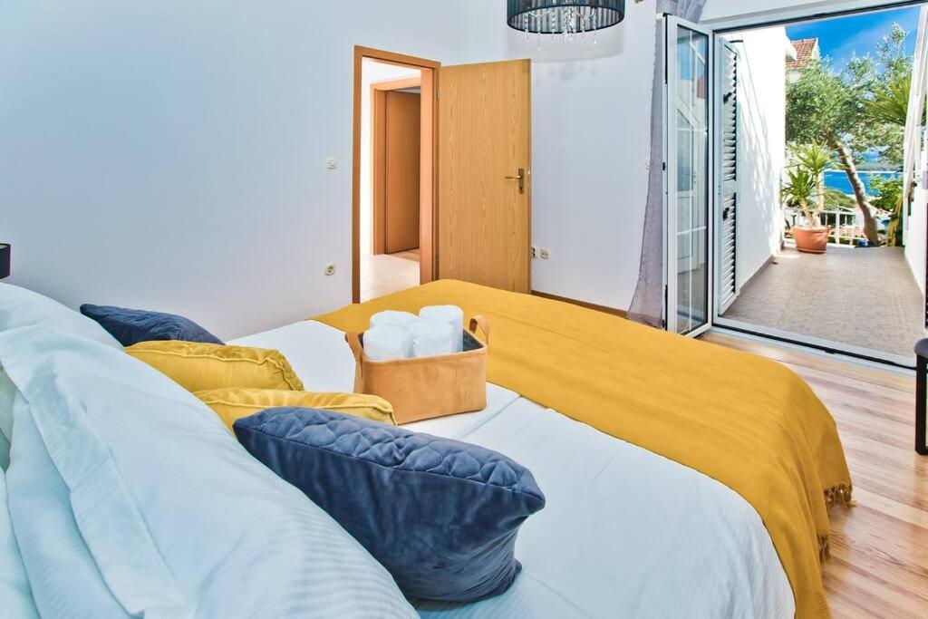 Apartman Tino With Two Sunny Terace Hvar Town Exteriör bild
