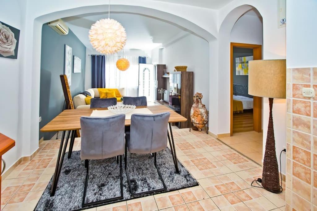 Apartman Tino With Two Sunny Terace Hvar Town Exteriör bild